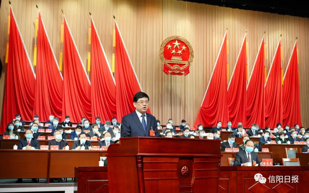 市五届人大八次会议隆重开幕