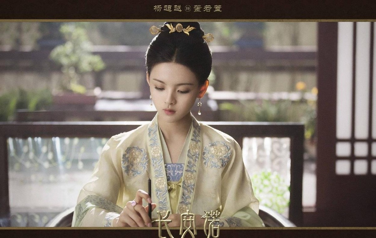 中传毕业科班出身，靠选秀搭档杨超越出道，后转行演戏屡遭吐槽