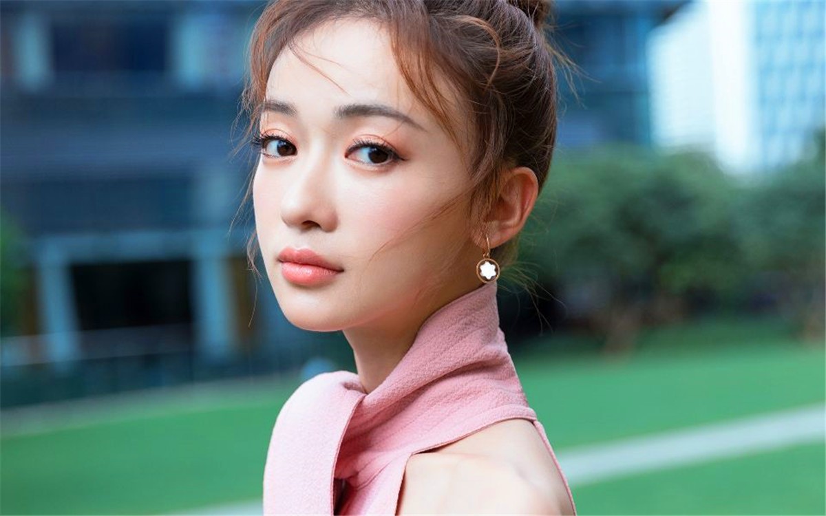 名气不大架子却不小的五位明星，几十位保镖开路，殊不知成了笑话