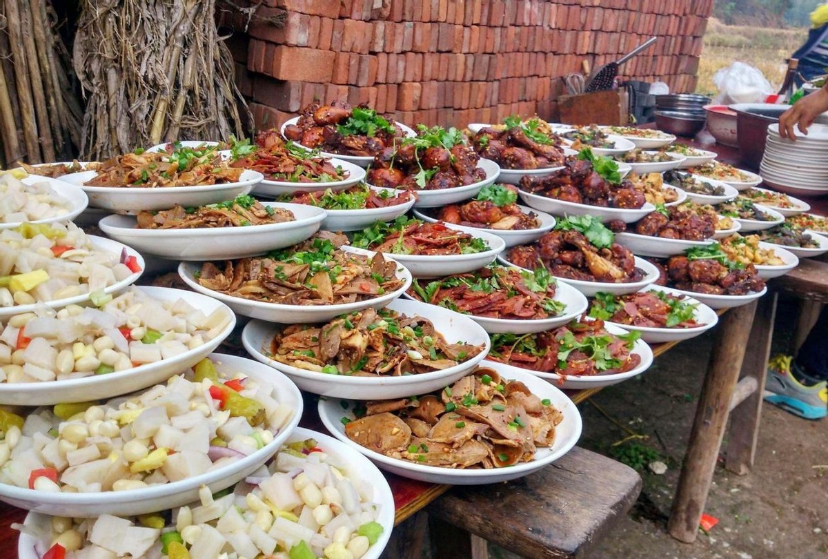 河南酒席,一锅20斤肉再配上50斤大白菜,网友评论:不想吃-热门资讯