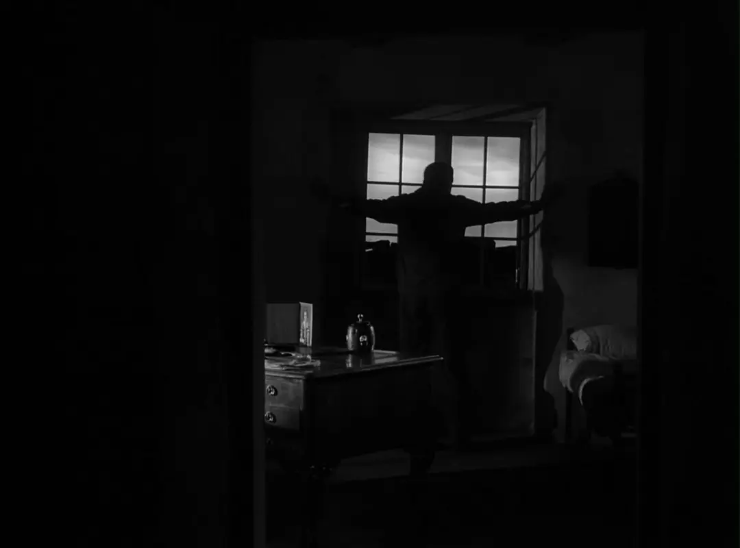 让灯光成为故事中的一个角色，唯有英格玛·伯格曼的《犹在镜中》