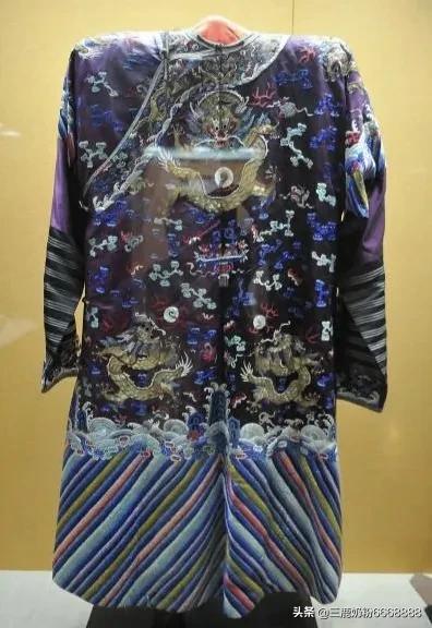 郭麒麟开400万豪车，却送不起老郭一件蟒袍，蟒袍到底多贵重