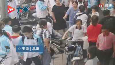 吃碗面的功夫，连救两人！网友：加班顺便吃面……