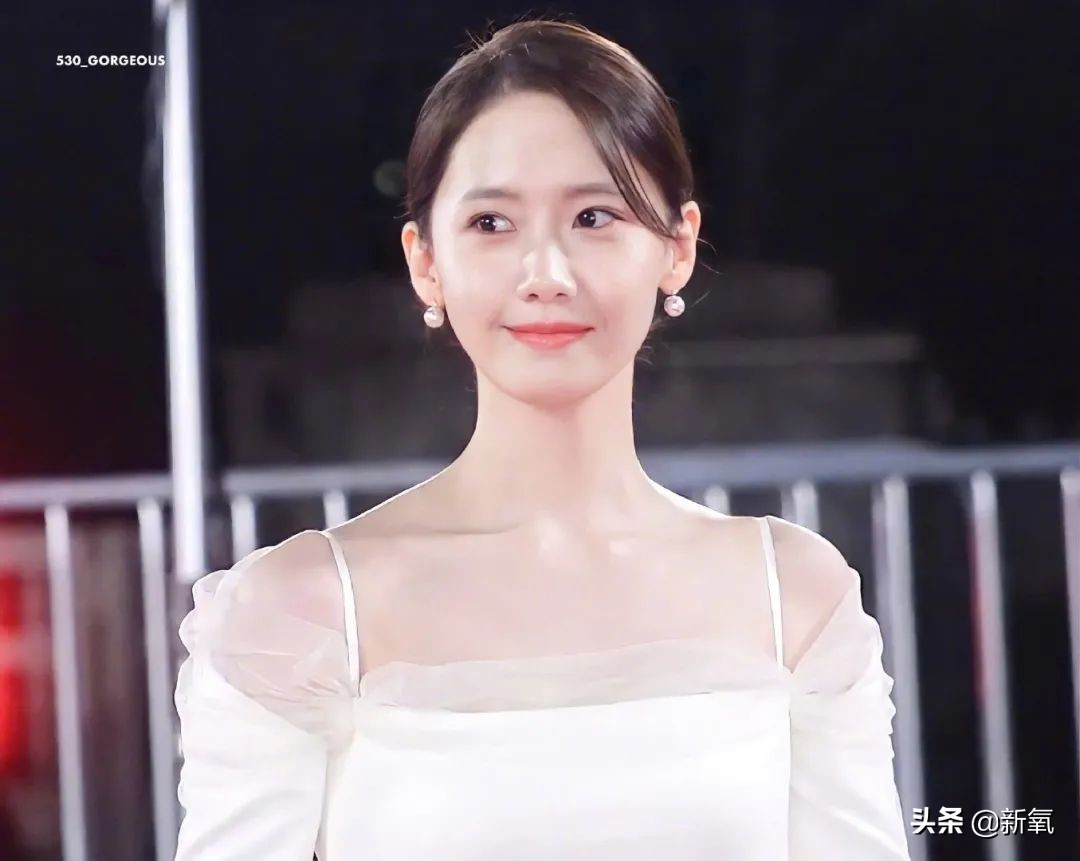 碰瓷刘亦菲还全网好评，姐这张脸真是集天地精华了吧