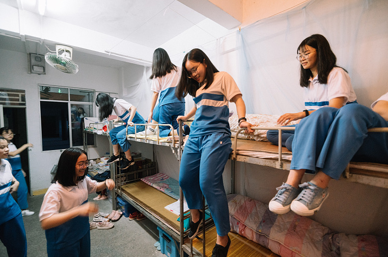 高考后才幡然醒悟，高中生住校和走读的差距明显，可惜没有后悔药