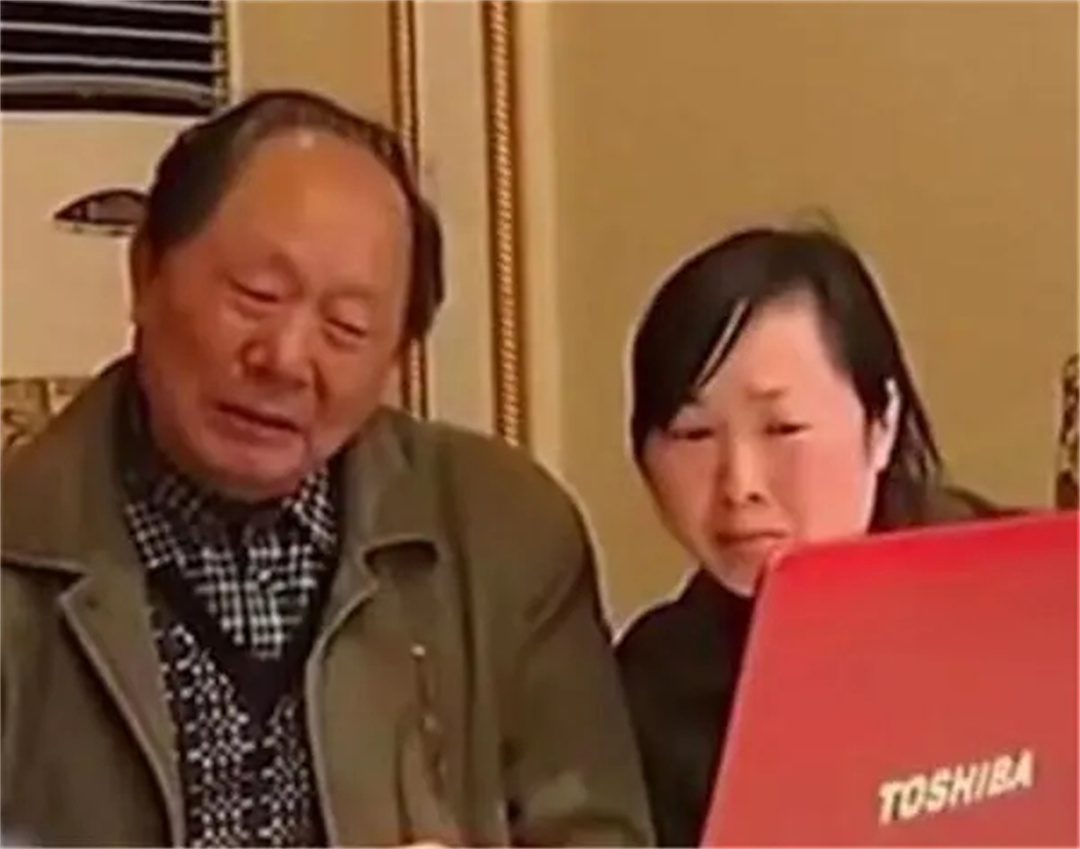 1995年的四川，老汉花120元买下女大学生，二人竟同住猪圈17年