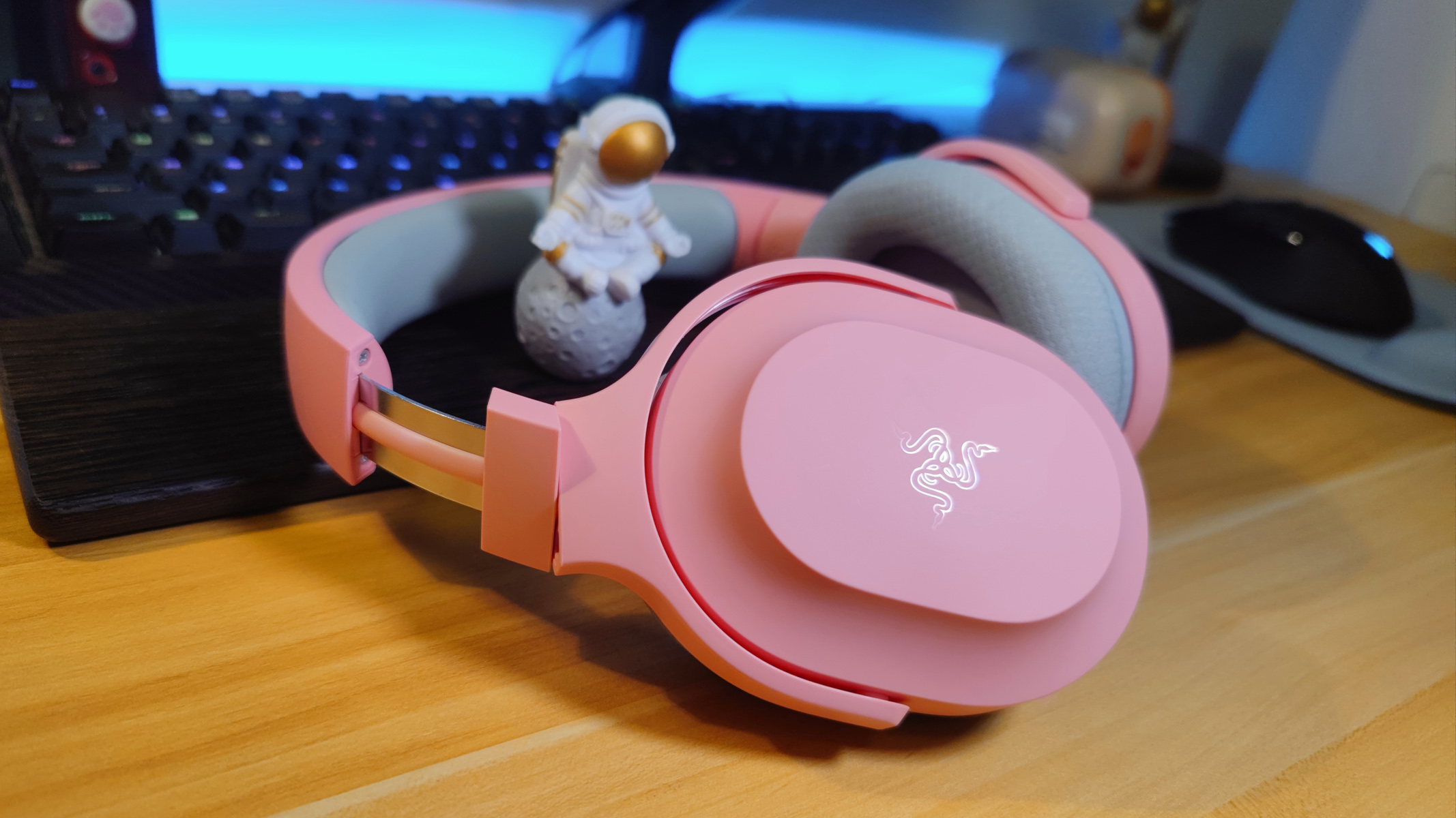 无线猛男粉电竞耳机，重燃中年人游戏信心