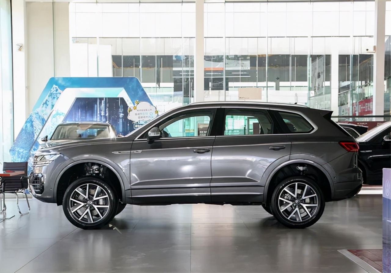 车300：卡宴、添越同源，带托森差速器，比X5便宜10万却无人问津