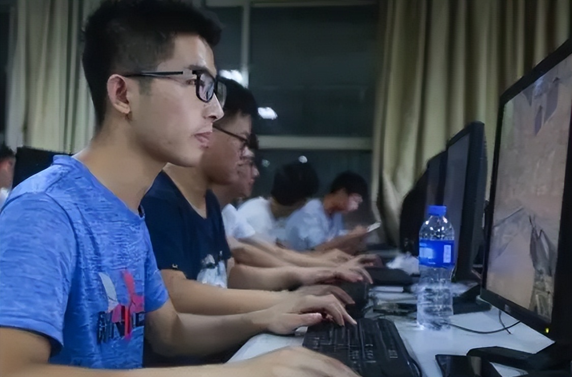 浙大学生因生活费与父母吵架，大喊：3000块钱够干嘛，你怎么看？