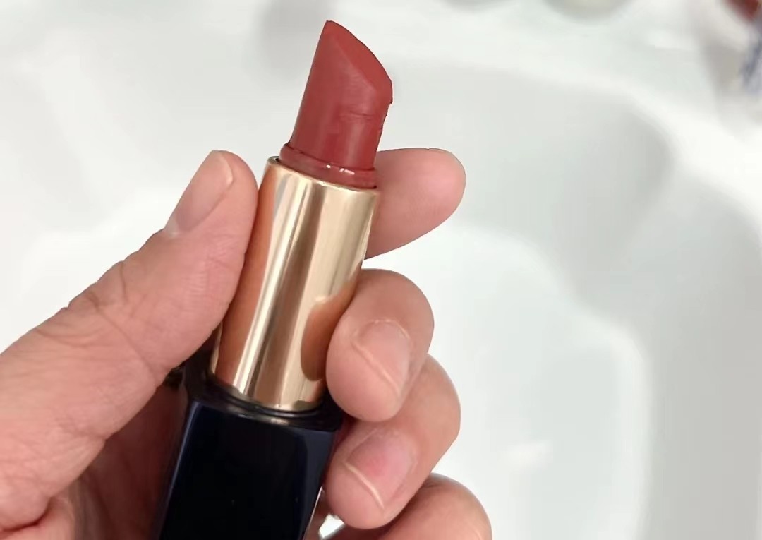 雅诗兰黛最热门的口红色号合集：333显白利器，569黄皮姐妹必备