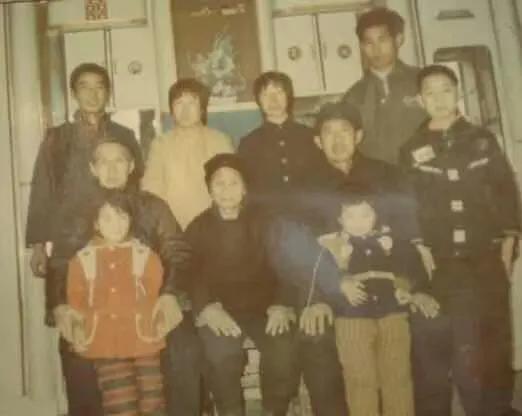我的苦难父亲：用双手撑起家庭重担的坚强脊梁