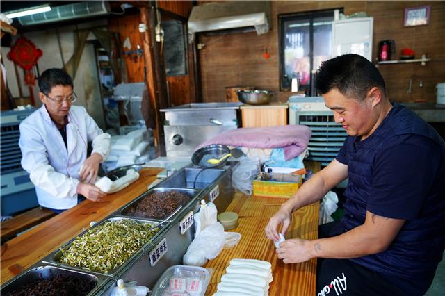 藏在宁波的小众古镇，美了1200年，年糕饺超好吃，上海人最喜欢来