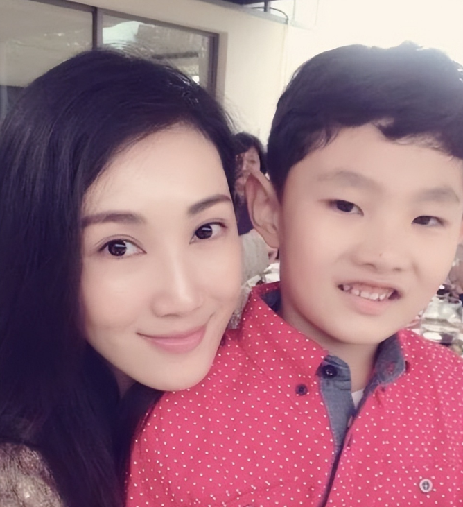 韩磊：苦追王燕2年，39岁终于得偿所愿，结婚16年感情仍如胶似漆