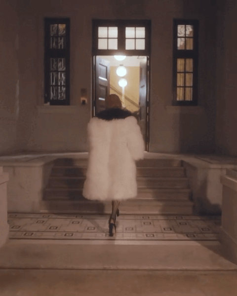 被毁容了还能翻盘？57岁的她才是真 • 传奇