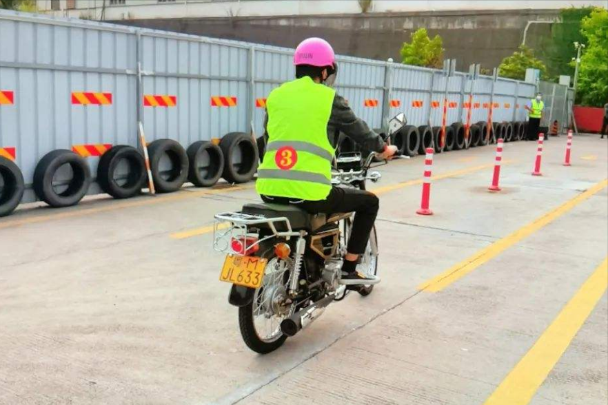 2022持有C1驾照车主注意！驾照迎“4项”新变化，考驾照也有新规