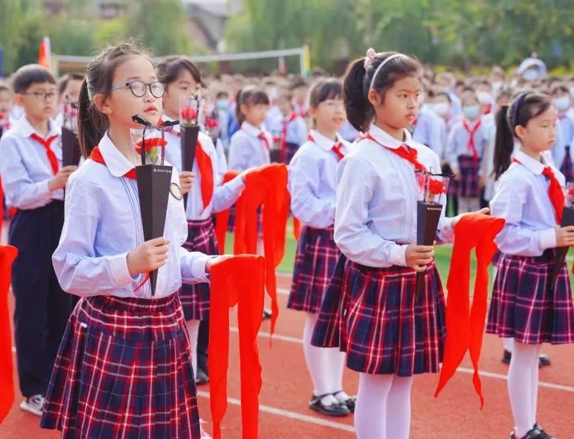 成都高新区中和小学开展“五一致敬最美劳动者”主题活动