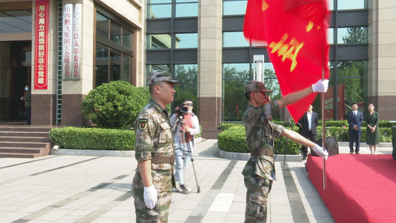 孝义市民兵应急连连部在鹏飞揭牌