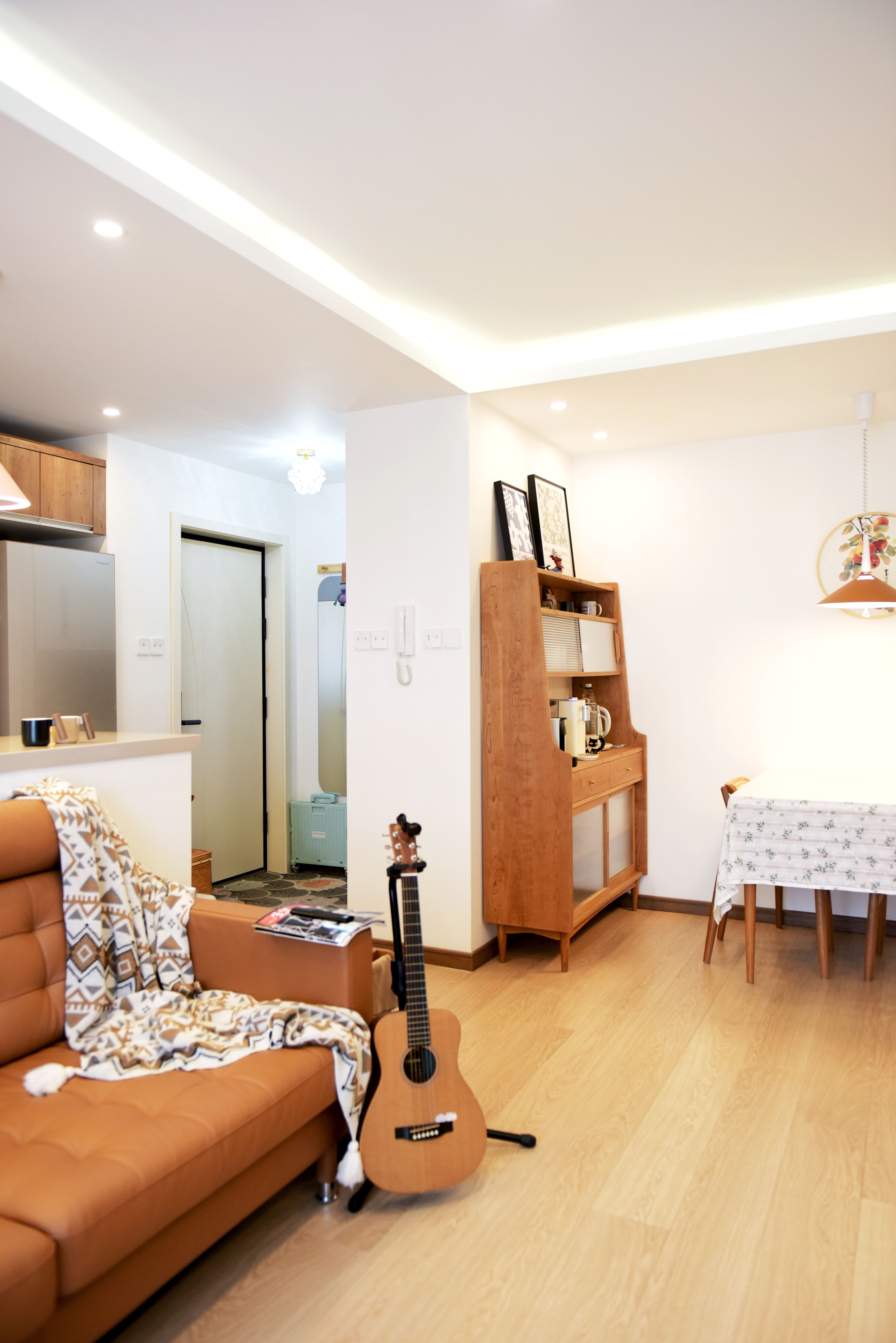 64平日式原木风小公寓客餐厨开放式设计空间仿佛大了两倍