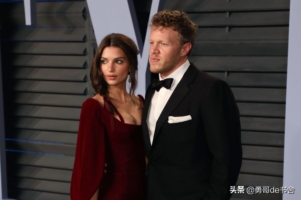 2022巴黎时装周最土CP出圈了！堪比欧阳娜娜搭上了宋小宝