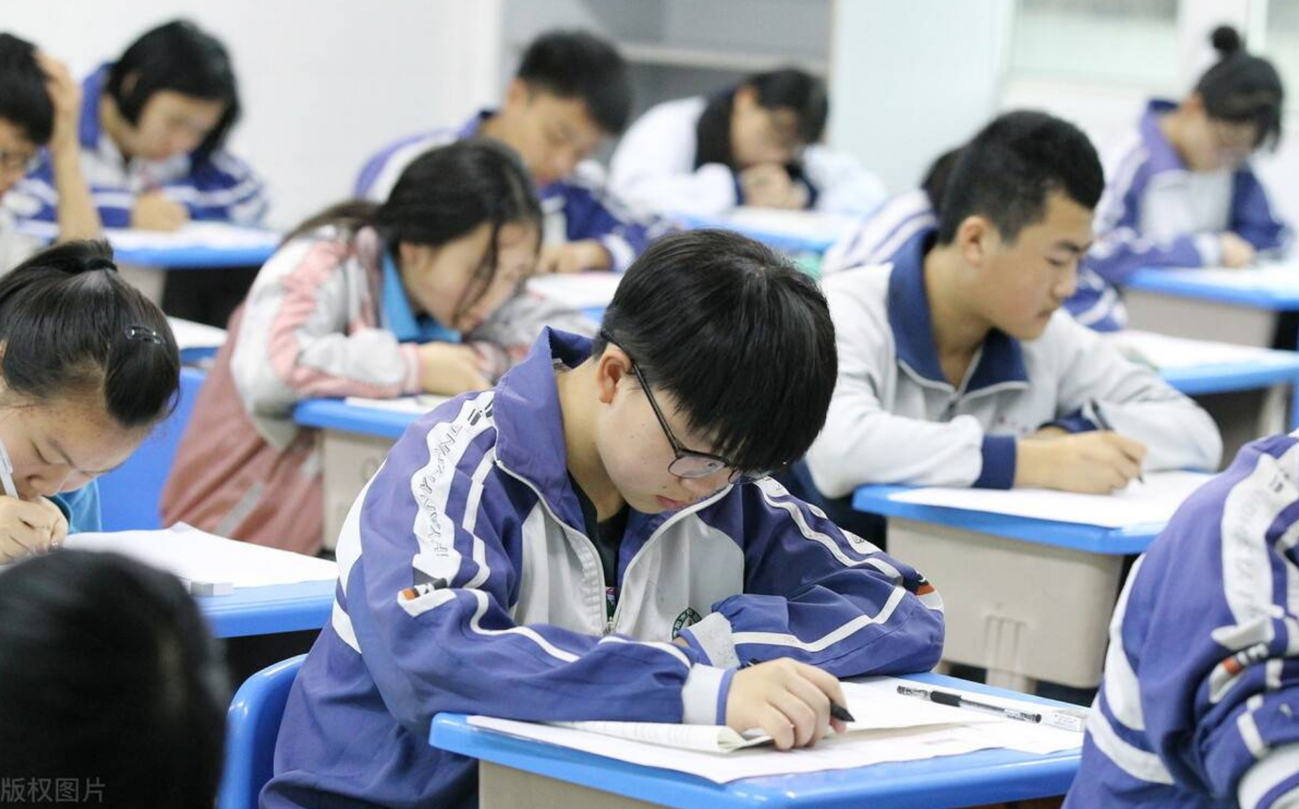 初三生不用參加中考，2022滿足條件可直升高中？不用擔(dān)心被分流了