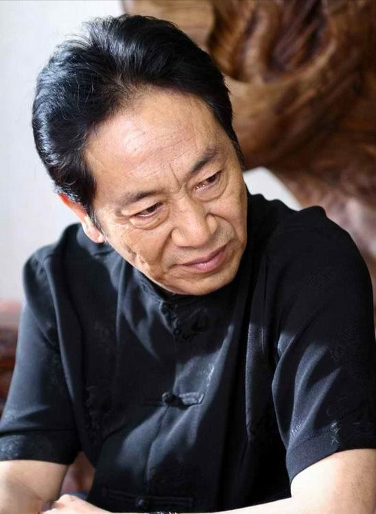 与王奎荣相差37岁的爱情，婚后生一对儿女，饶芯语现在后悔了吗？