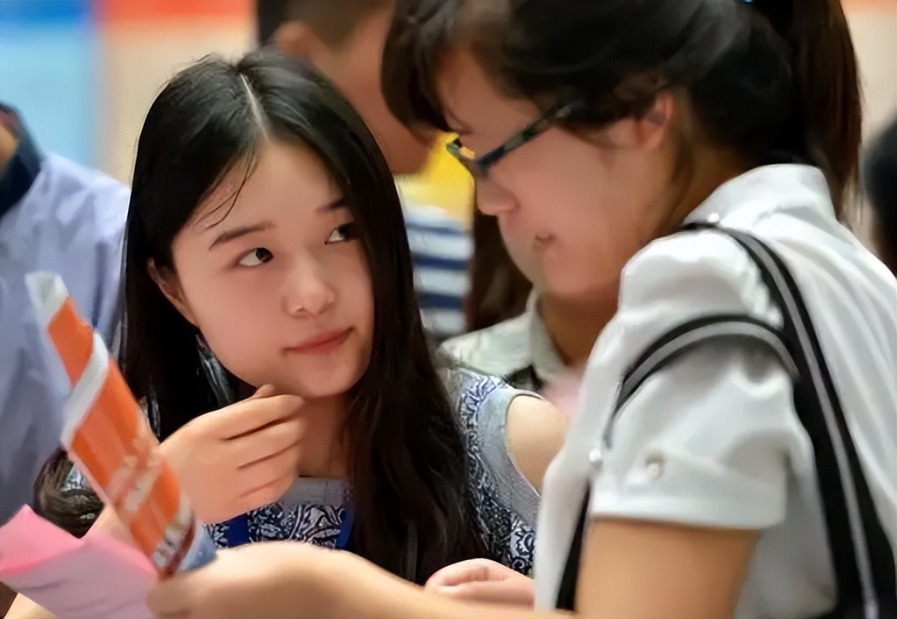 女生好就业的4大专业，工作稳定收入较高，未来发展也不差