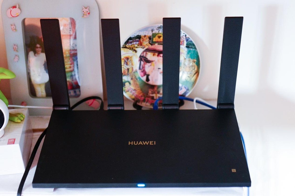 拳打华硕脚踢小米，华为目前最强WiFi6加强版路由器AX6教做人