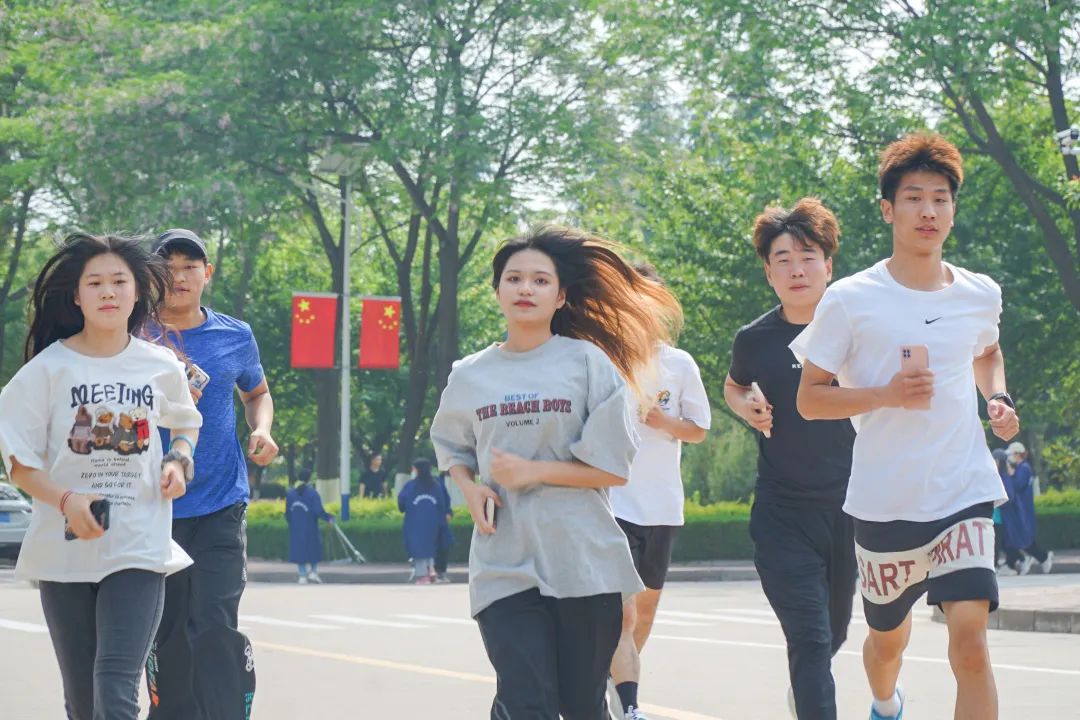 关于步道乐跑的说说