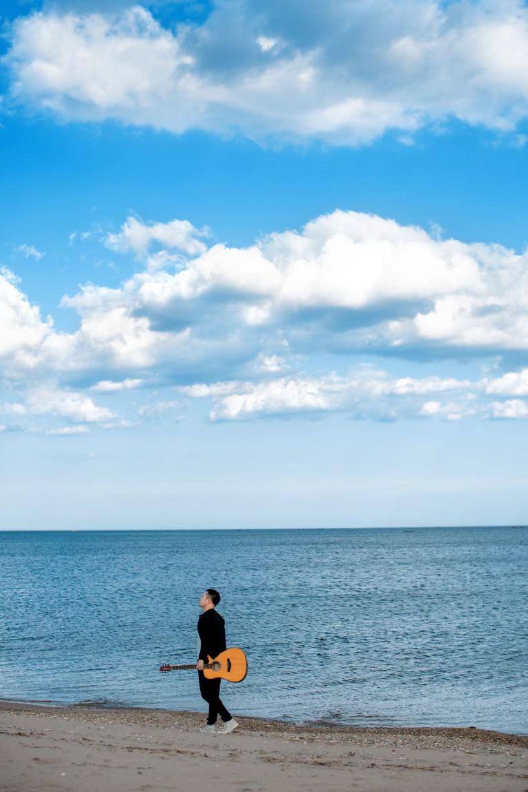 华语唱作人旗音文龙最新歌曲《大连的海》上线