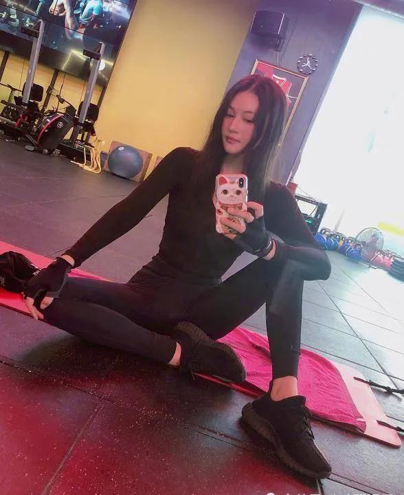 原来张馨予这么瘦