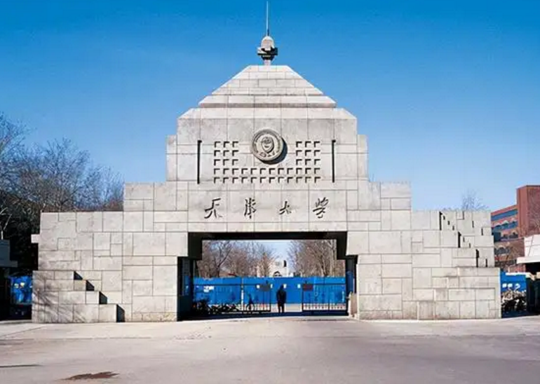 1张“南北”对比图火了，北方大学PK南方大学，伯仲之间难分胜负