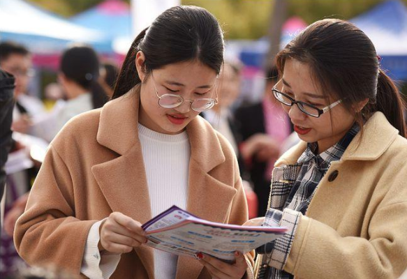 大学生面试被拒，HR说出普通大学和985的差别，值得学生深思