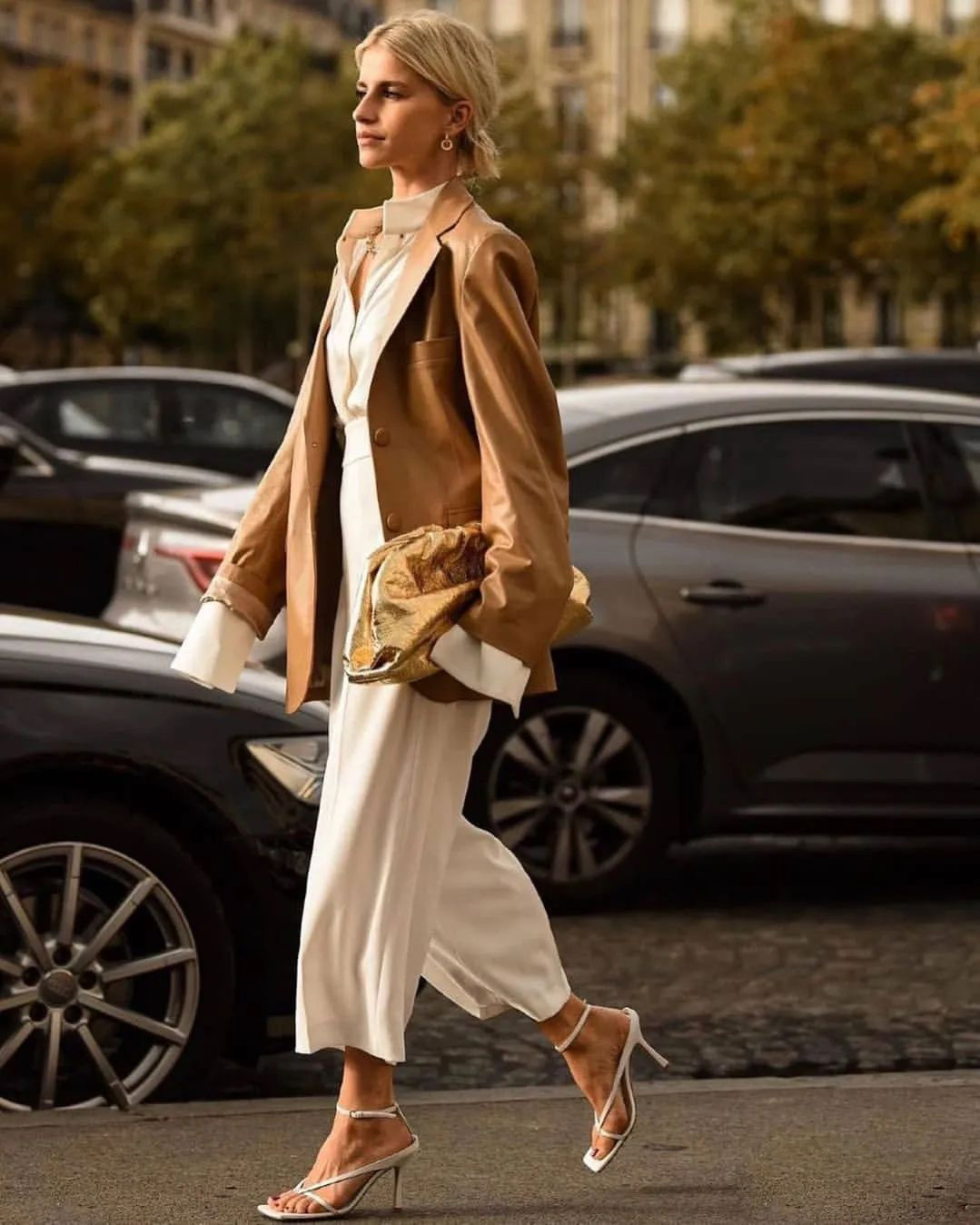 "暖色系"果然和秋天更配!4款单品 多套搭配示范,谁穿谁美