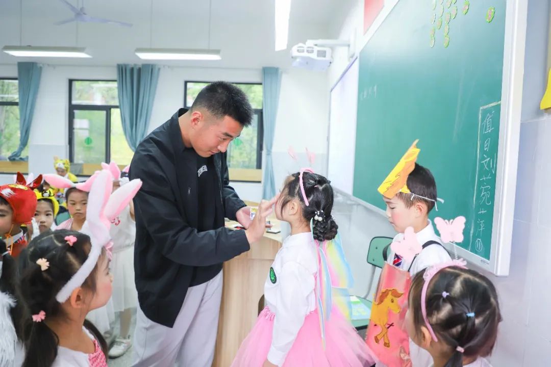 花田花绽，阅读悦心｜双流区黄甲小学举行读书节之阅读表演赛