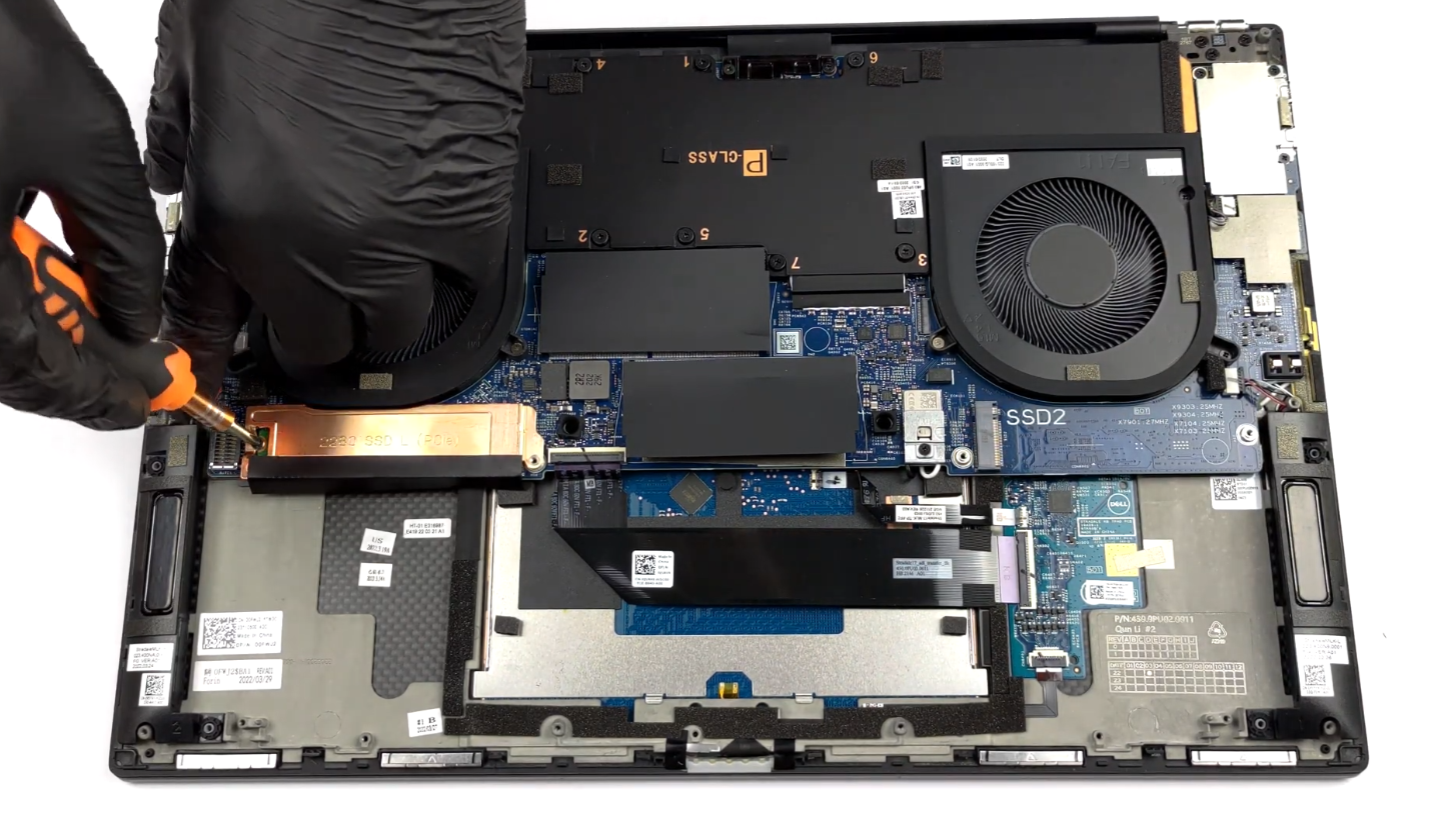 2022年戴尔最贵图形工作站17寸Precision 5770笔记本拆解评测