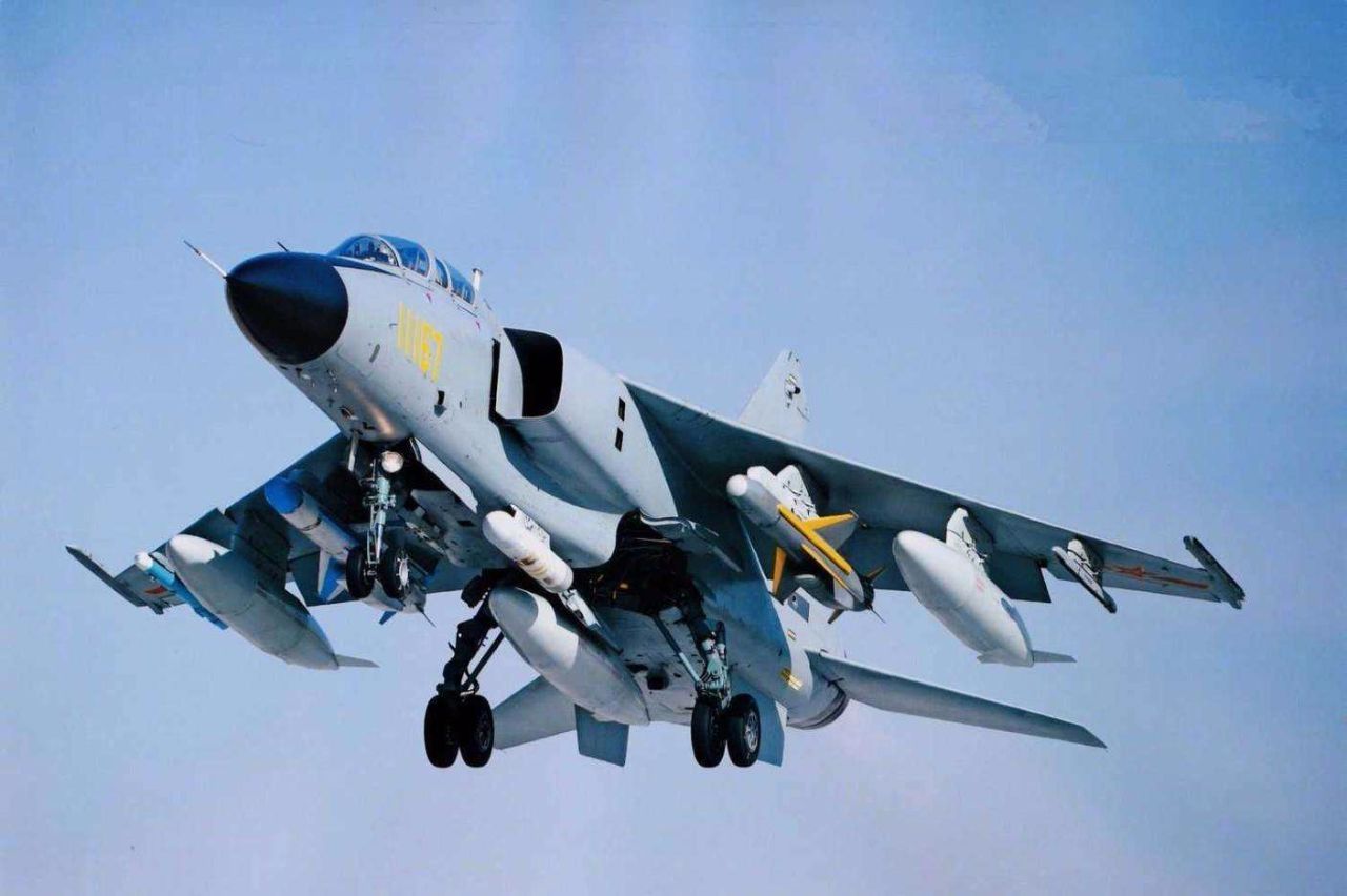 即便是后来引进的苏27战斗机对地攻击能力也极其有限