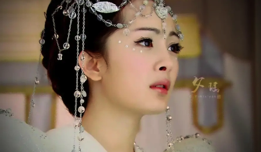 颜值不够别带“额饰”！13位女星造型PK，谁才撑得起倾国倾城