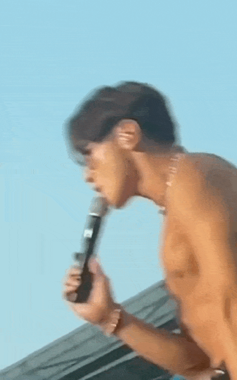 40岁Rain身材堪称完美，肌肉紧实腹肌明显气场十足