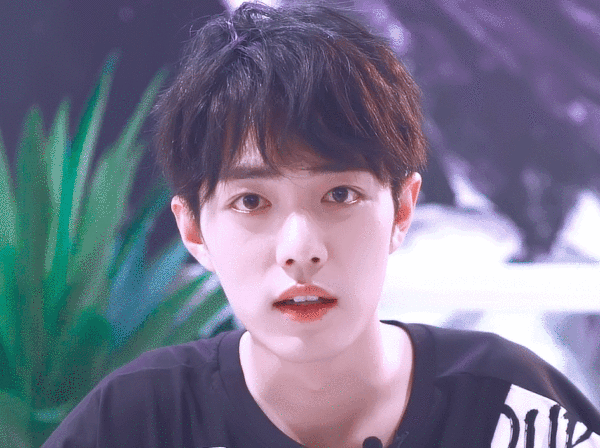 肖战各种深入人心的笑容，尤其是害羞时的笑，看不够啊