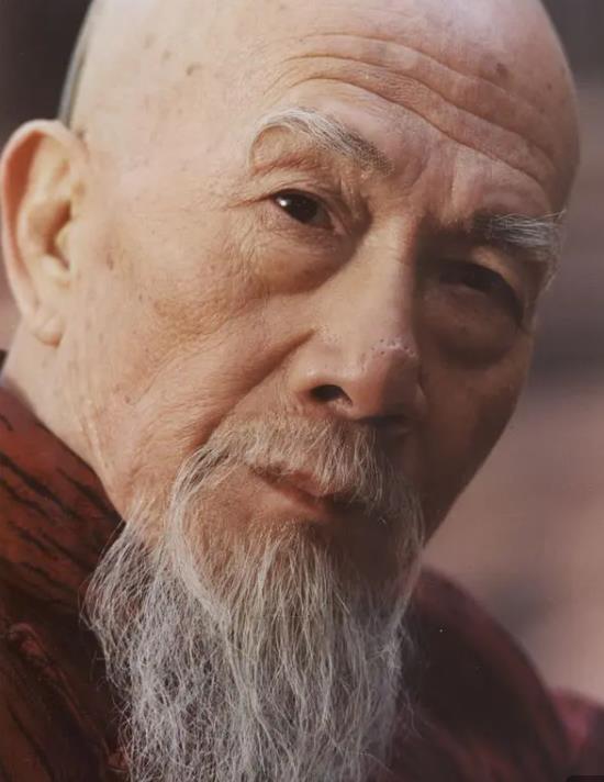 罗晋《庭外》今晚6点开播，阵容强大，3大看点啥都有，有大剧看了