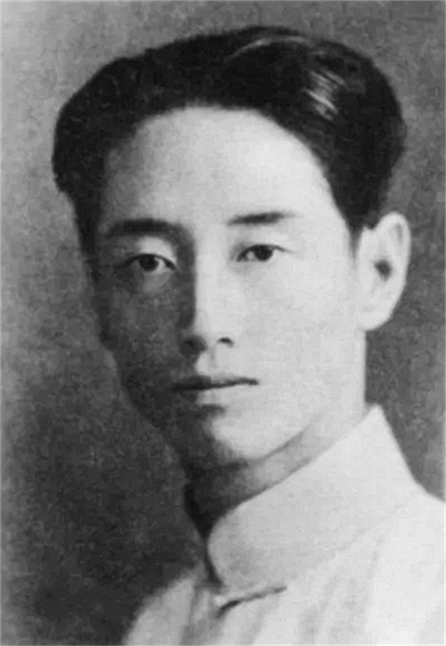 1930年，考生数学交白卷作文写28字，院长看后十分激动：破格录取