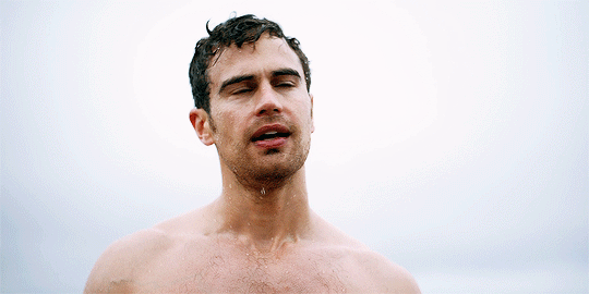 事业下滑八年后再次出发，没想到新剧却被砍了