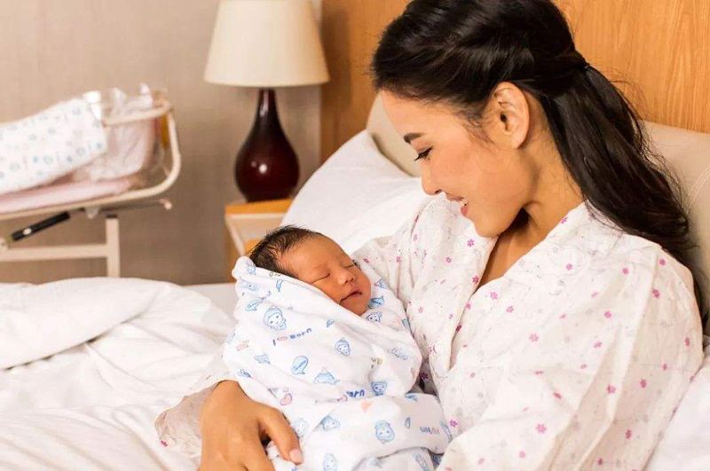 产后坐月子，妈妈牢记三个关键词，产后身体和身材恢复更快