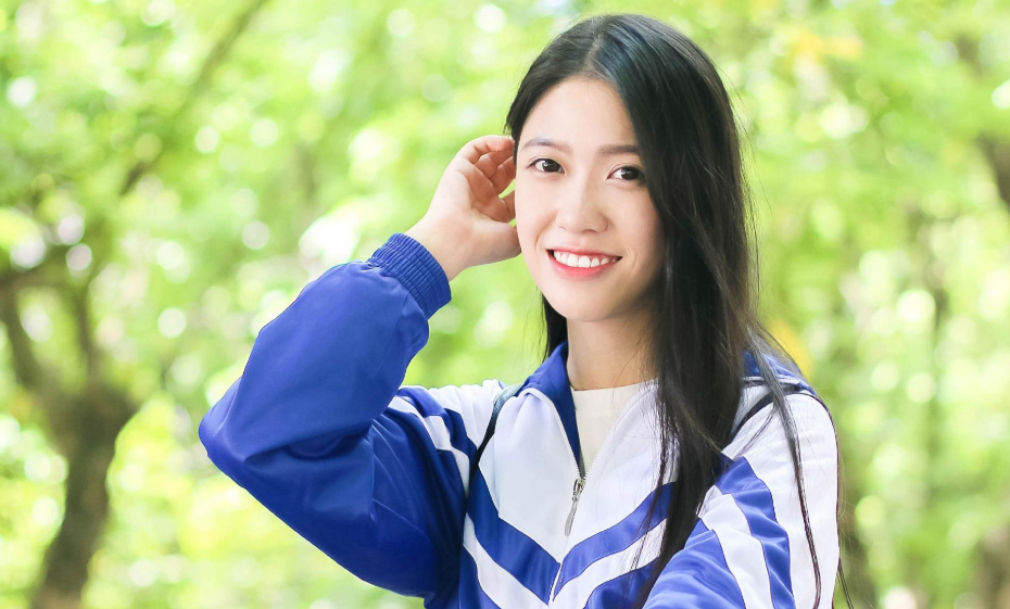 为防止中学生早恋，校长设计出一款“特殊校服”，真是用心良苦