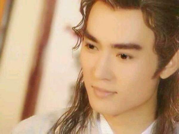 回眸一笑百媚生！男人魅起来太欲了，这6位的回眸杀让人惊艳