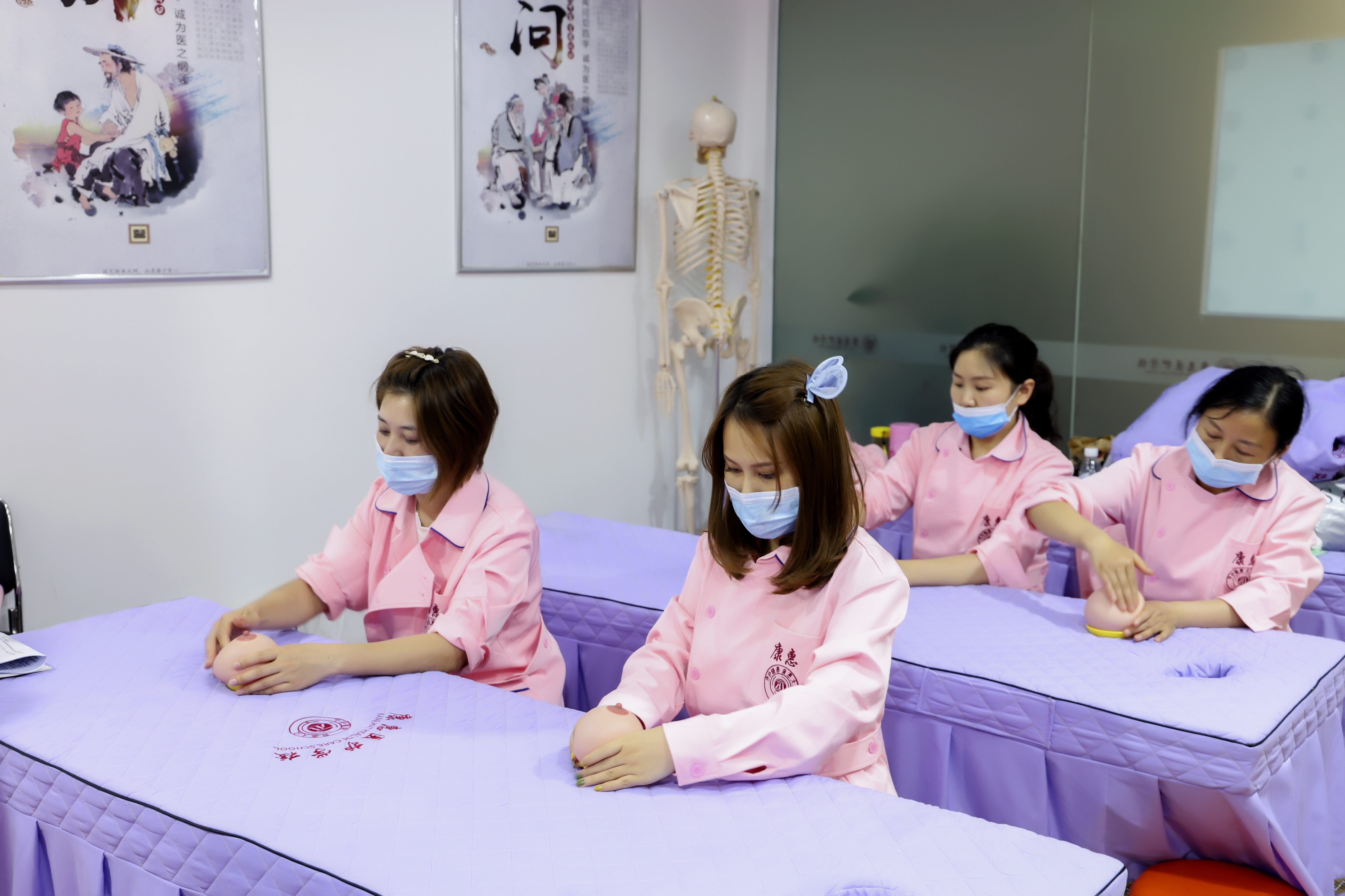 催乳师培训学校告诉你宝妈奶水不足怎么办催乳师教你如何正确催乳