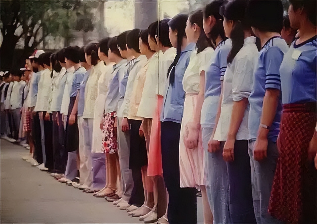 90年，江西高二女生帮助10岁陌生弟弟，27年后弟弟事业有成来报恩