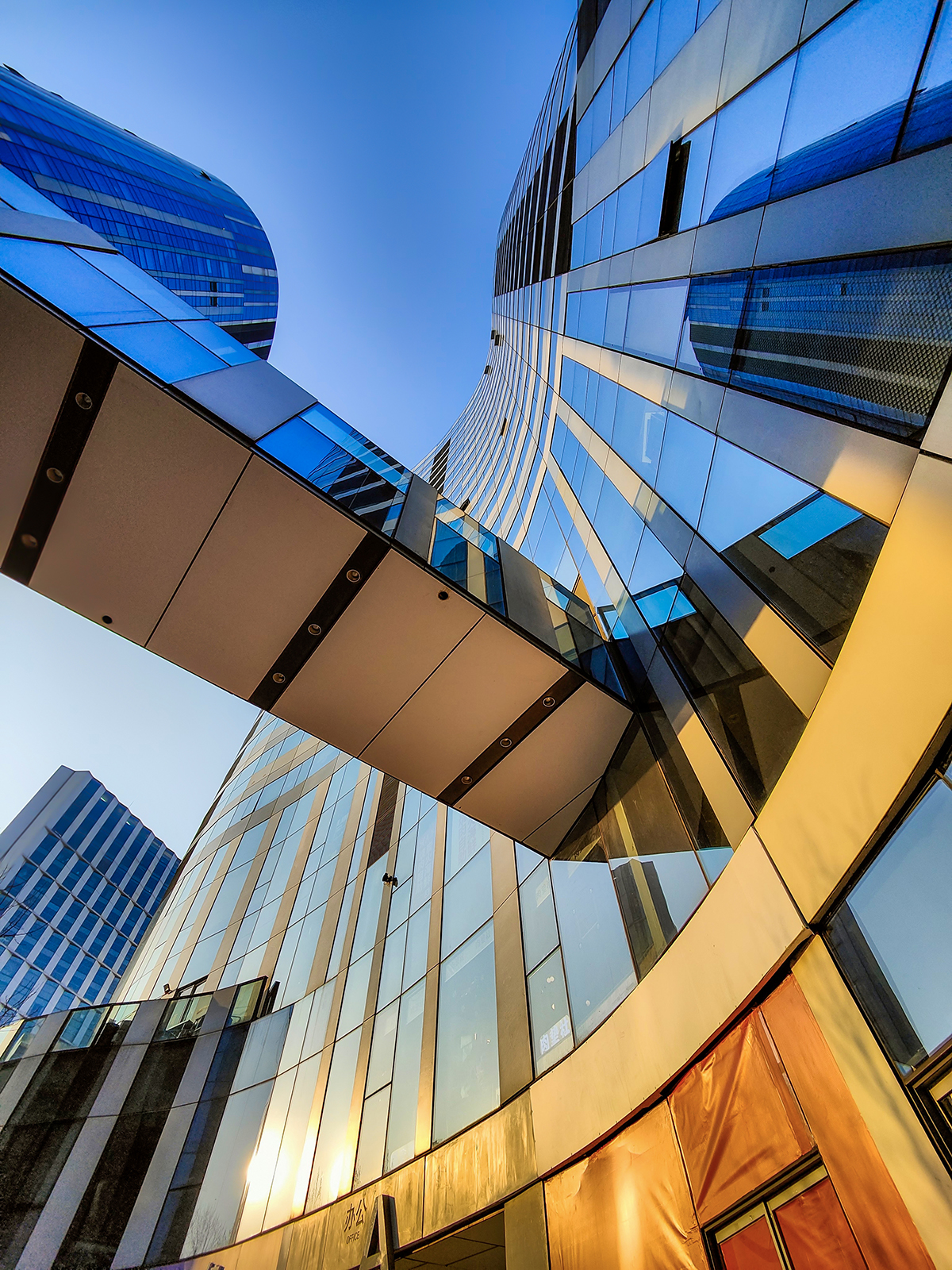 “冒险”投入值不值？OPPO Find X5 Pro首发评测，视频能力是重头戏