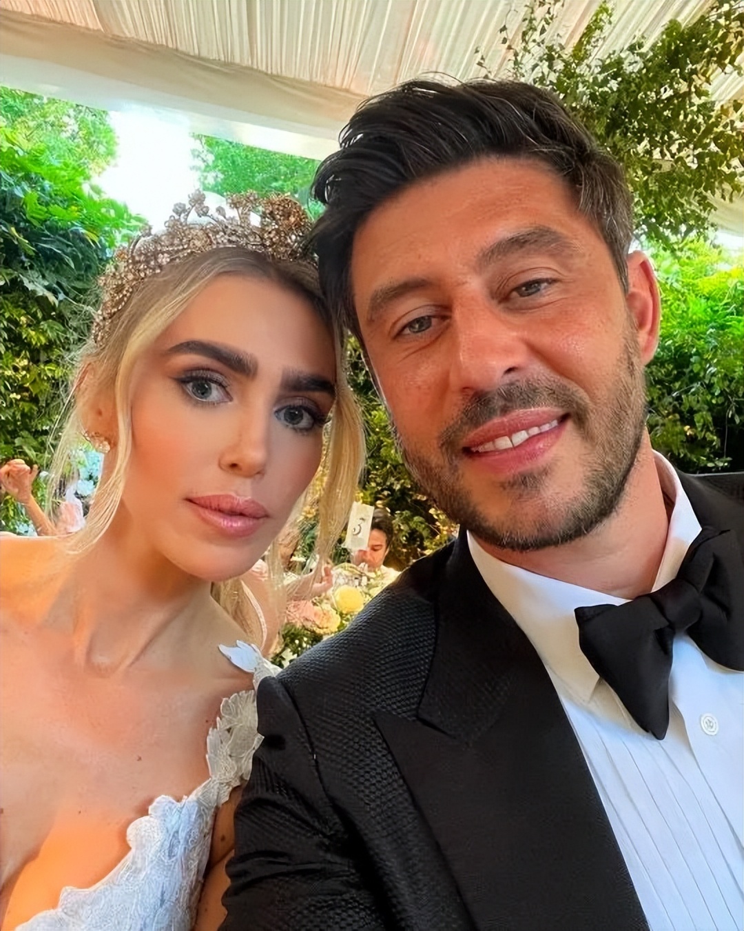 甩掉家暴老公，她带着十几亿身家嫁平民了