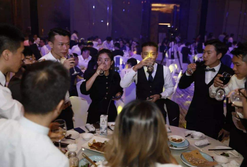 高中生每年花10万补课，高考686分全校第一，等来的却是一片嘲讽